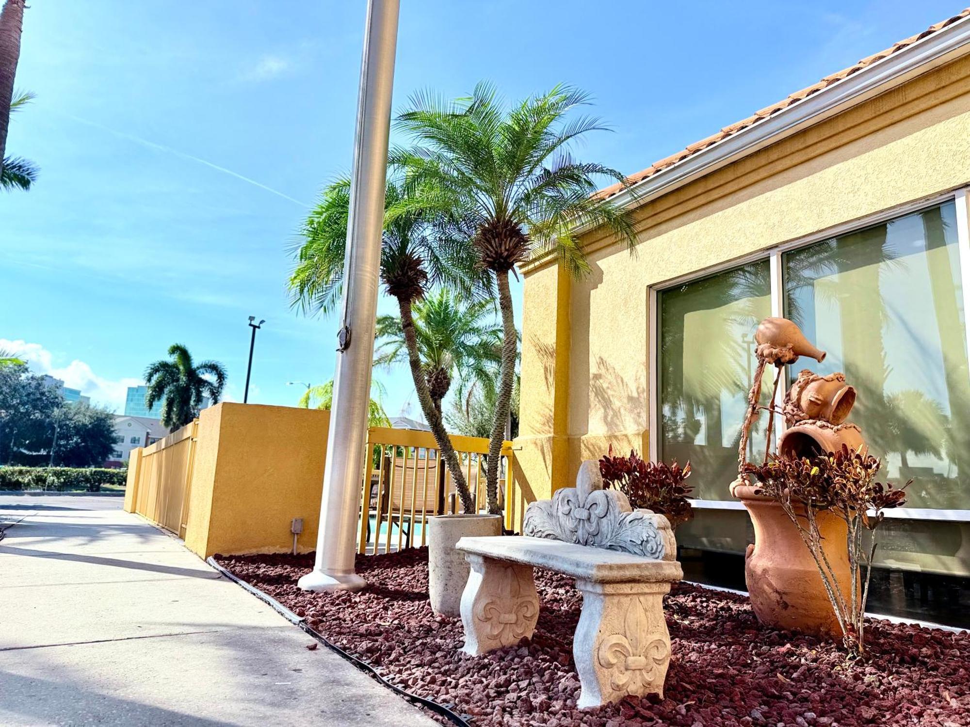 La Quinta By Wyndham Orlando Universal Area - Free Shuttle To Universal Екстериор снимка