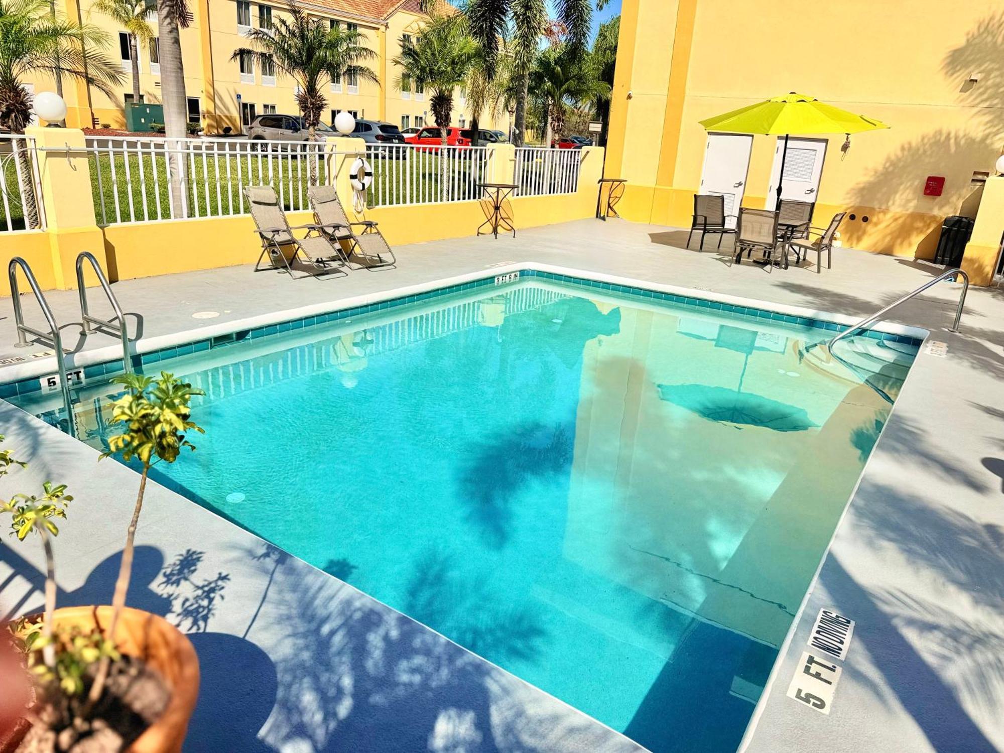 La Quinta By Wyndham Orlando Universal Area - Free Shuttle To Universal Екстериор снимка