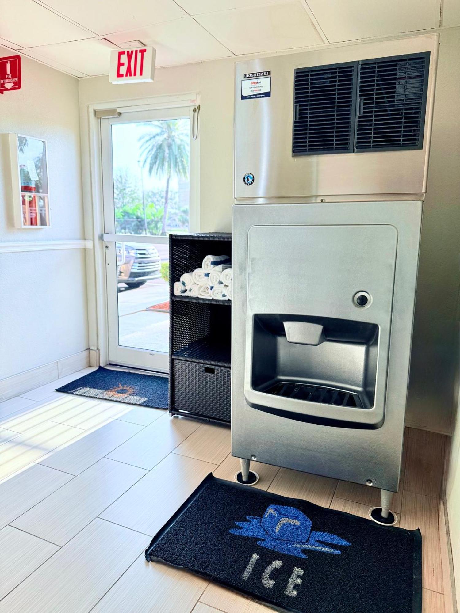 La Quinta By Wyndham Orlando Universal Area - Free Shuttle To Universal Екстериор снимка
