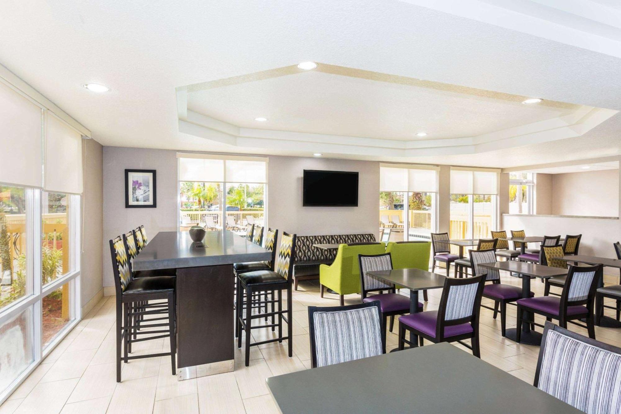 La Quinta By Wyndham Orlando Universal Area - Free Shuttle To Universal Екстериор снимка
