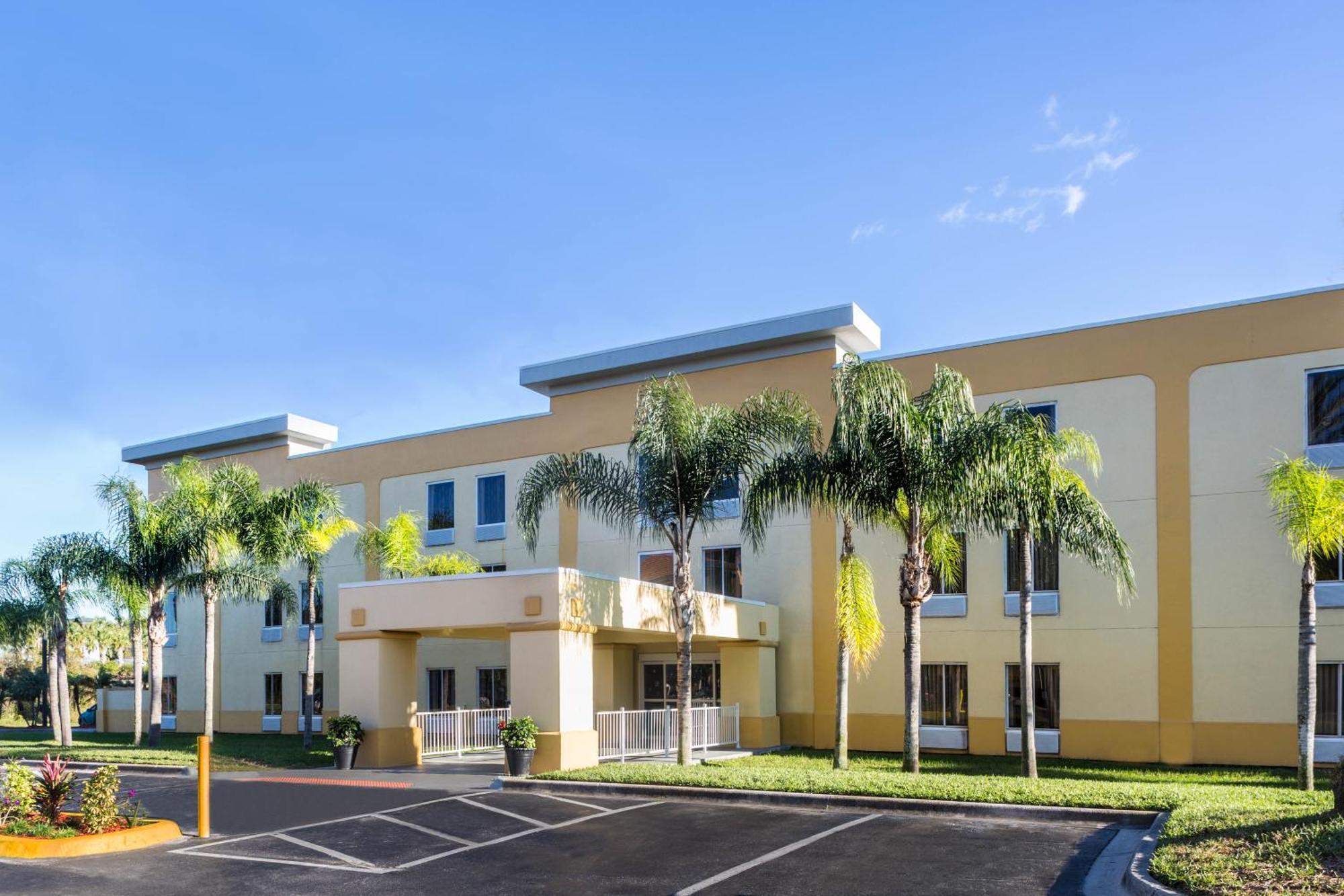 La Quinta By Wyndham Orlando Universal Area - Free Shuttle To Universal Екстериор снимка