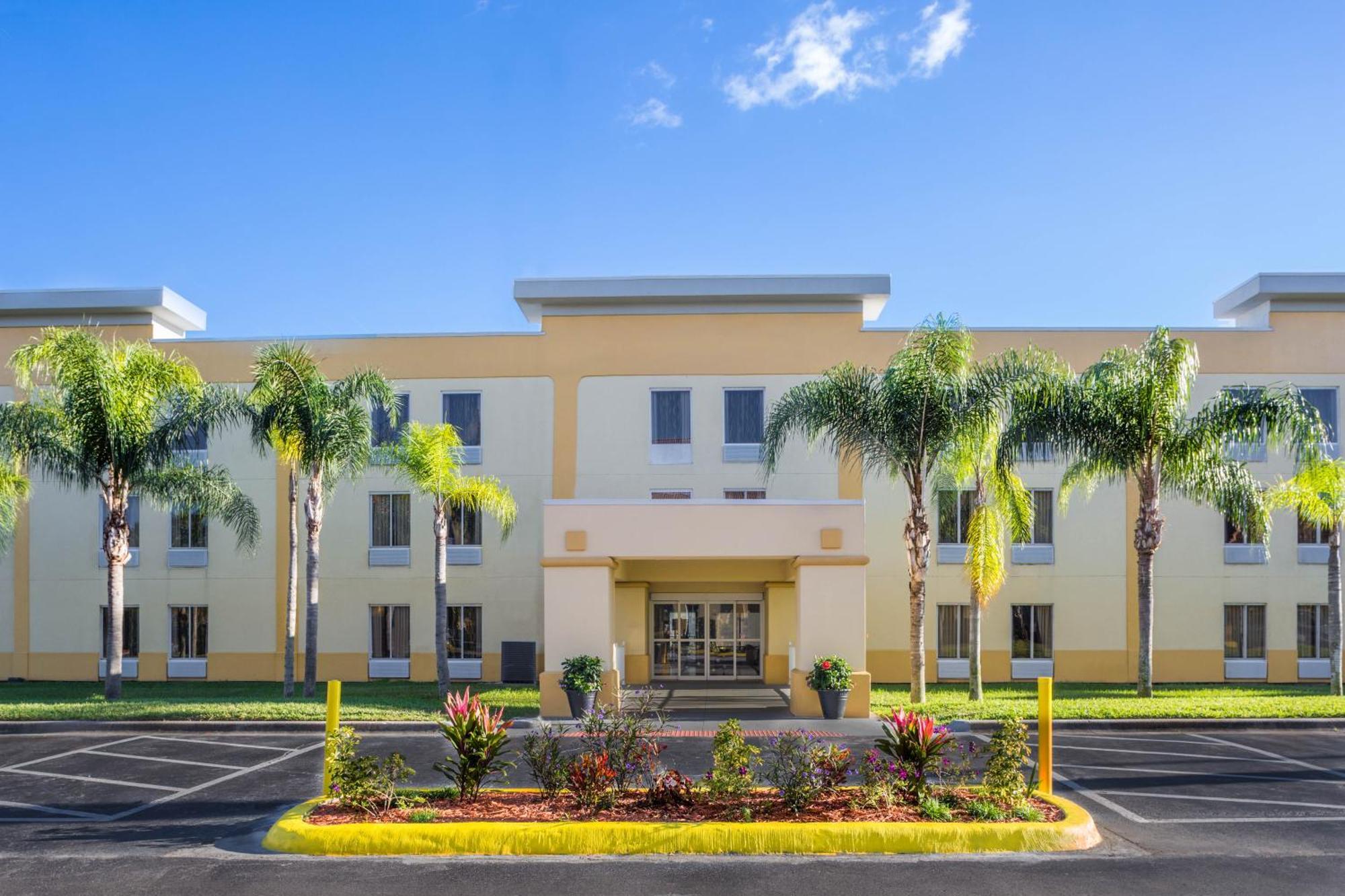 La Quinta By Wyndham Orlando Universal Area - Free Shuttle To Universal Екстериор снимка