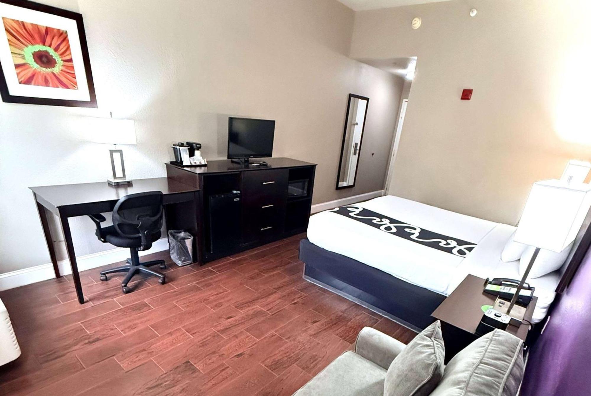 La Quinta By Wyndham Orlando Universal Area - Free Shuttle To Universal Екстериор снимка